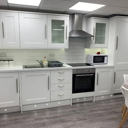 Huge Studio Close To City Centre With Free Secure Parking Лідс Екстер'єр фото