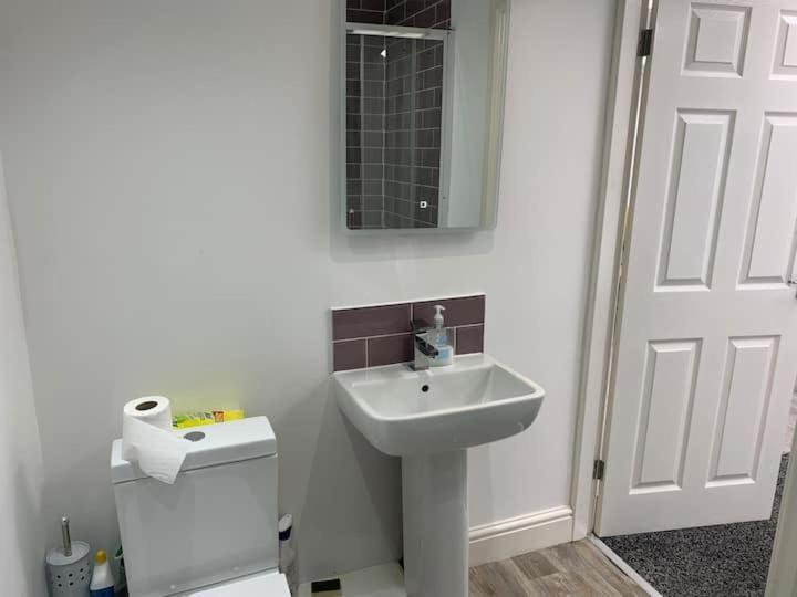 Huge Studio Close To City Centre With Free Secure Parking Лідс Екстер'єр фото