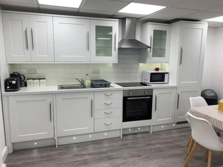 Huge Studio Close To City Centre With Free Secure Parking Лідс Екстер'єр фото
