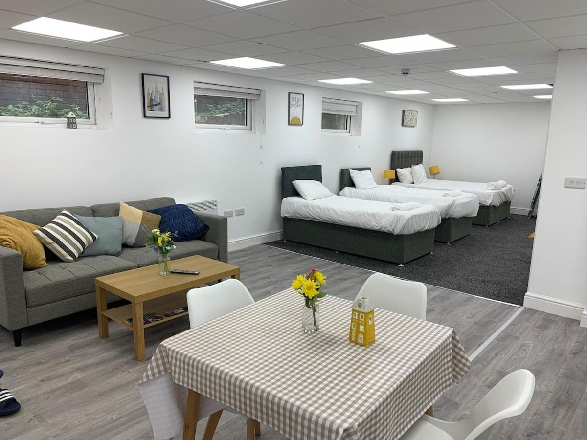 Huge Studio Close To City Centre With Free Secure Parking Лідс Екстер'єр фото