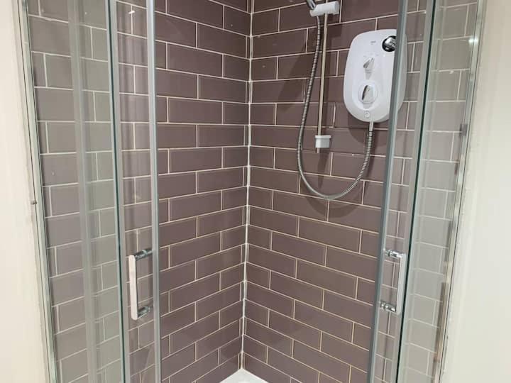 Huge Studio Close To City Centre With Free Secure Parking Лідс Екстер'єр фото