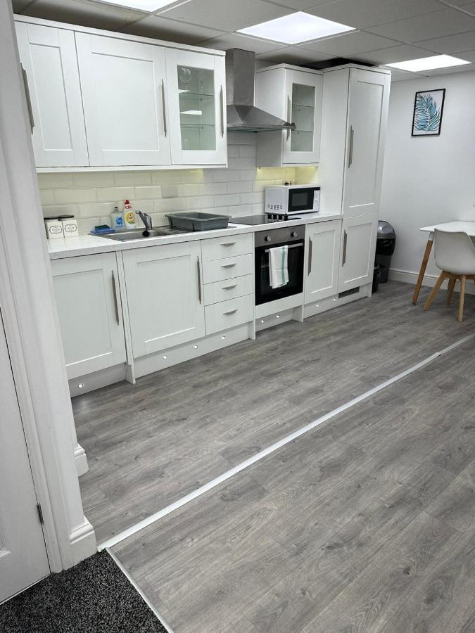Huge Studio Close To City Centre With Free Secure Parking Лідс Екстер'єр фото